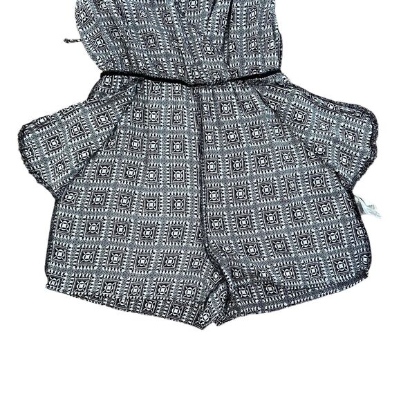 BCBGeneration Women's Sleeveless Black White Romper Size S with Pockets - Picture 8 of 12